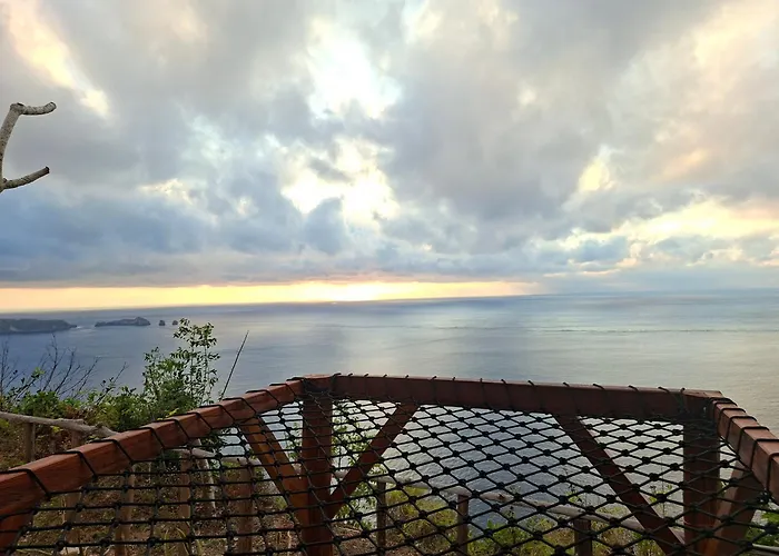 Nusa Penida Ocean Cliffside Ferienhaus